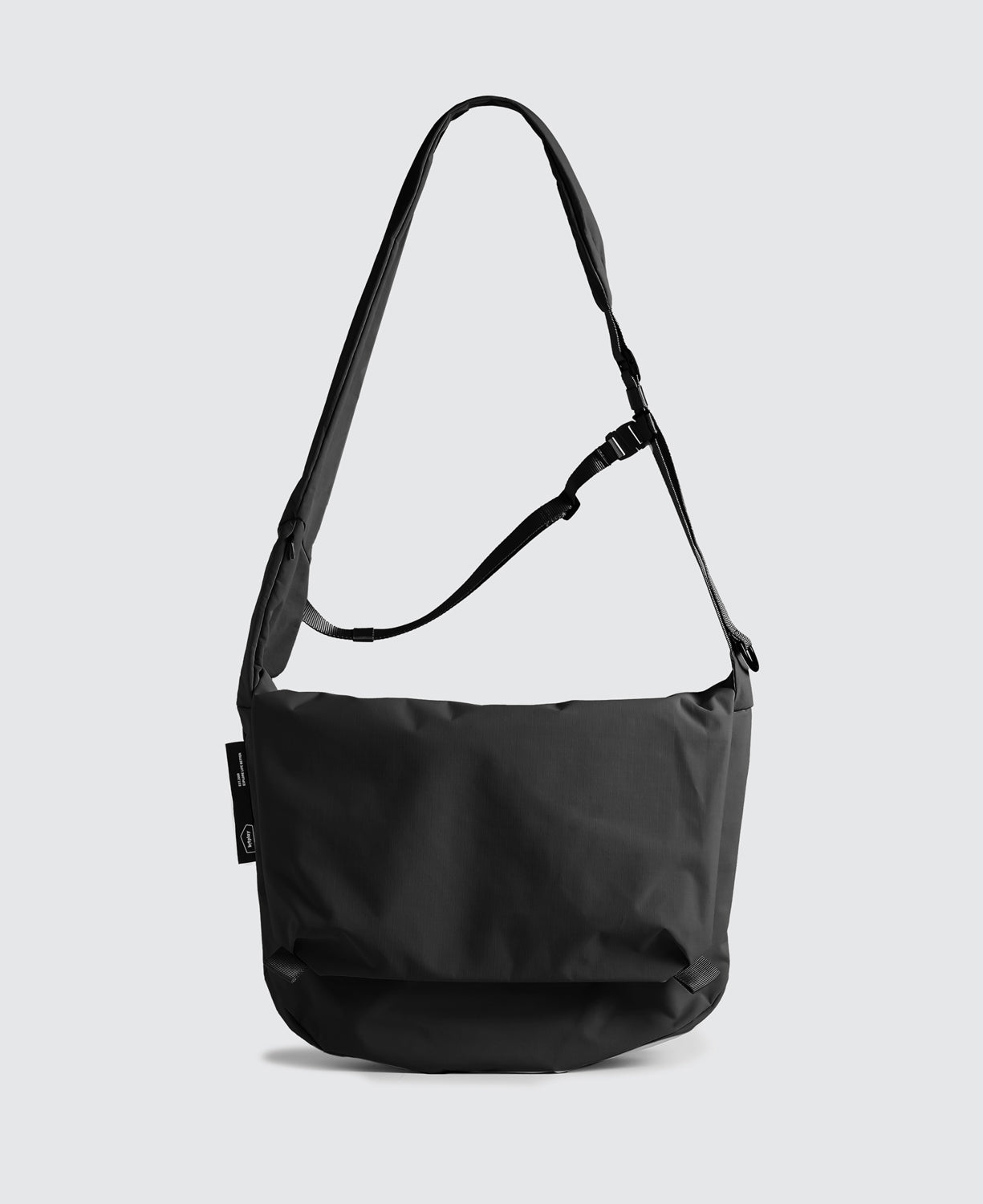 Essential 6.5L Messenger Bag- Black