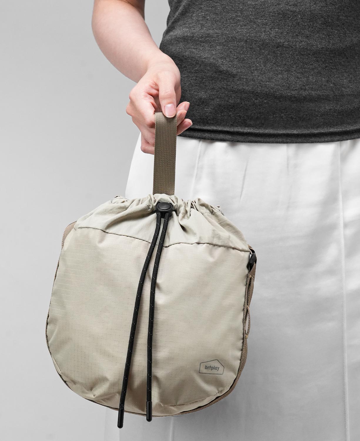  It can be carried by hand